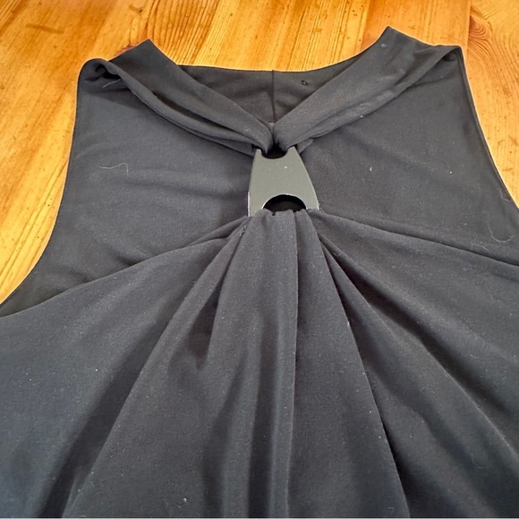 Black Sleeveless cinched back women top - Picture 6 of 9